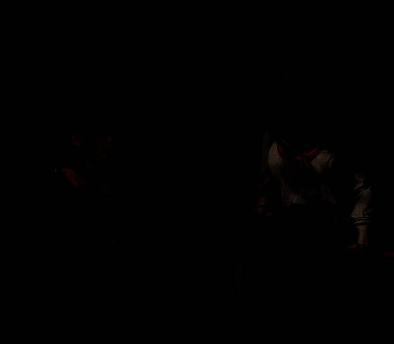 蒂法在战斗姿态中展现高速动作，特效与布料物理模拟精细