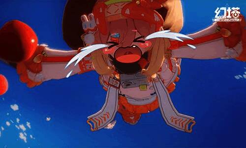 胡萝贝站在湖边，背景是宁静的自然景色，她脸上露出惊喜的表情