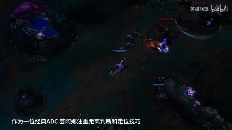 战斗场景三：芸阿娜在阳光下奔跑，身后留下淡淡光痕，气势逼人