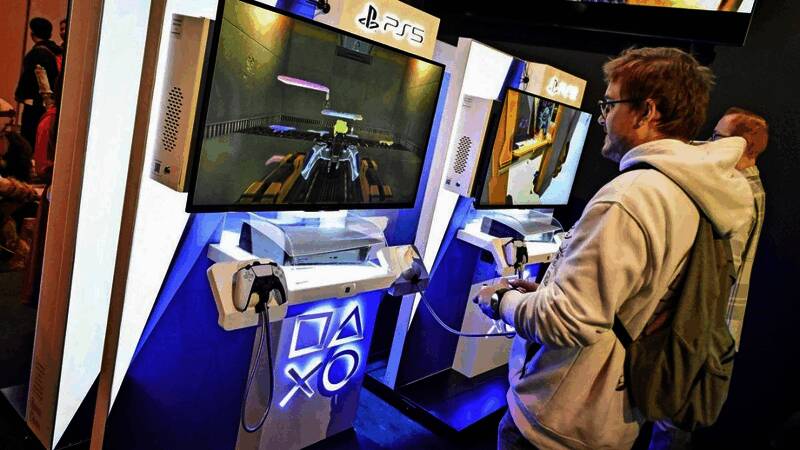 PlayStation数字商店界面截图与法律条文对比图