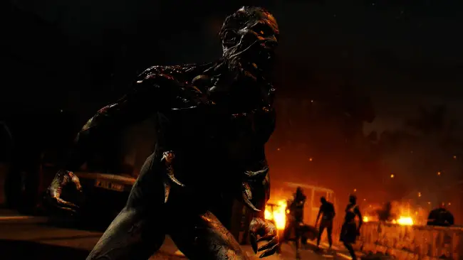 《消逝的光芒》十周年纪念画面，角色奔跑于城市废墟之间