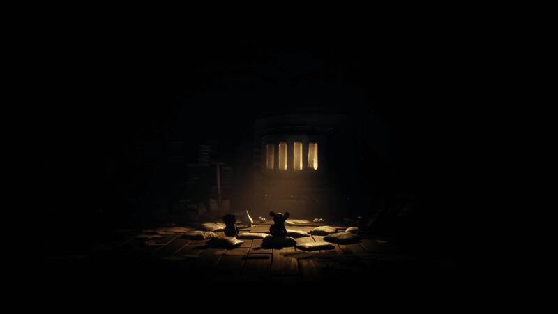 《小小梦魇3》游戏场景截图，昏暗氛围下角色在迷宫中前行