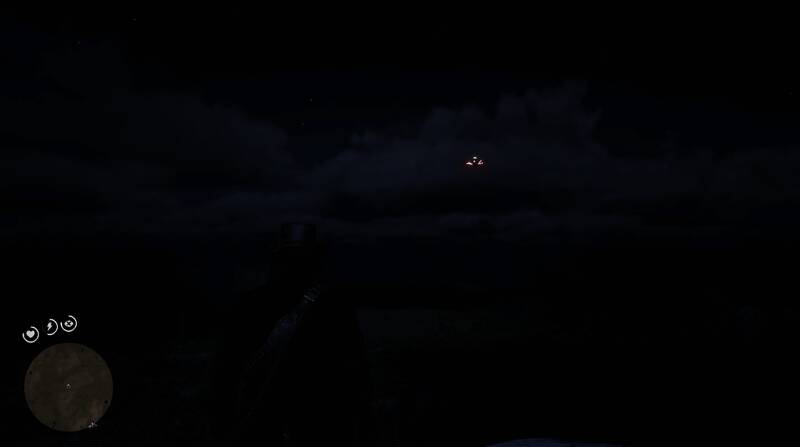 《荒野大镖客2》尚恩山山顶夜景，空中出现UFO飞行轨迹