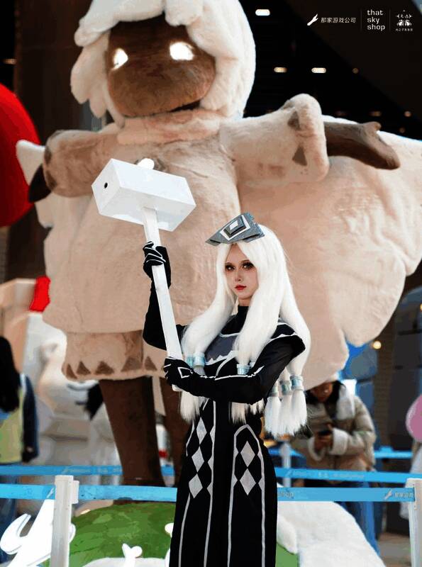 玩家在线上传作品参与友友会线上赛事，展现个人创意与才华