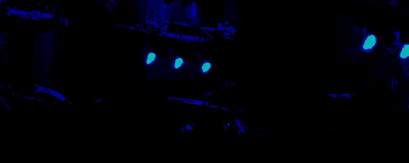 游戏中角色与外星生物互动的场景，背景呈现出梦幻般的异星球地貌