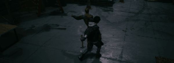 战斗场景中家具被击碎，碎片飞溅，营造出混乱激烈的氛围