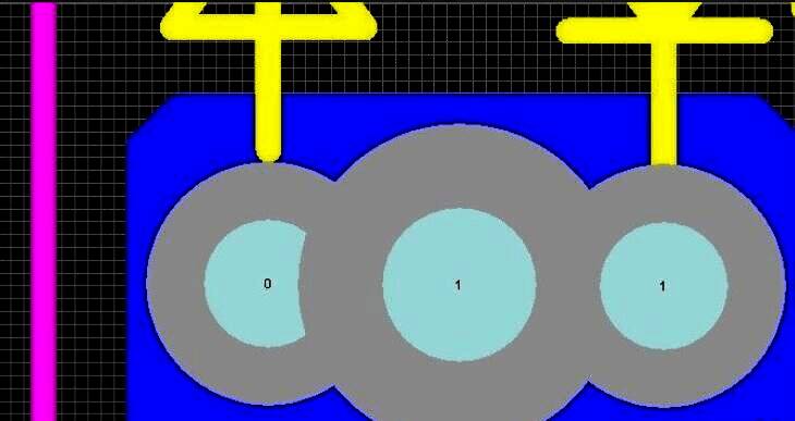 铺铜完成后的PCB板预览图，线条整齐分布均匀
