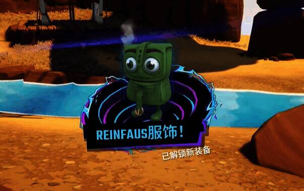 玩家身着REINFAUS服饰的全身照，银白色战甲闪耀着金属光泽