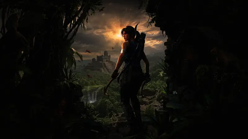 《古墓丽影》系列经典角色劳拉手持武器，在丛林中警觉环顾四周的场景