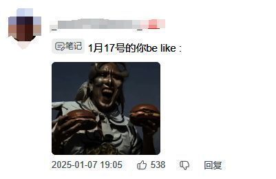 玩家在KFC门店前排队等候购买联动套餐