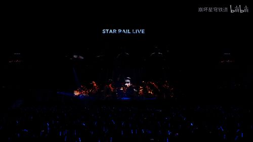 星铁线下活动照片，粉丝们积极参与现场互动