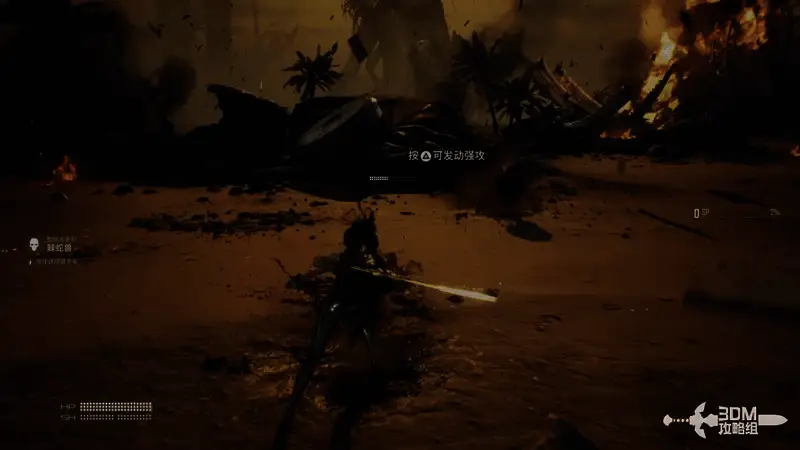 强攻动作展示，角色高高跃起，蓄力劈砍