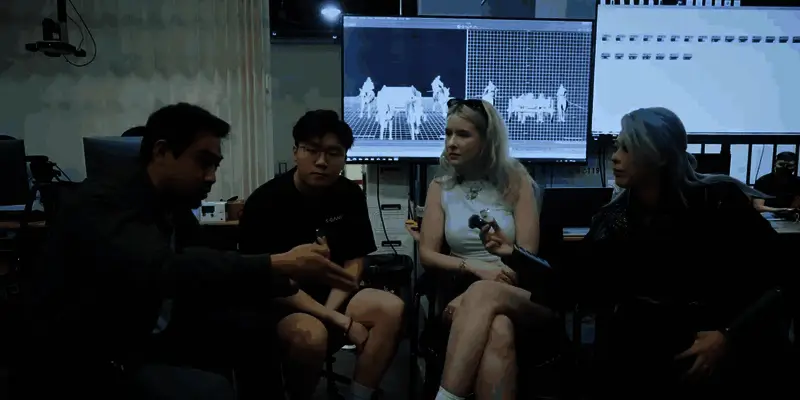 动捕演员穿戴设备进行角色动作捕捉，细节逼真还原