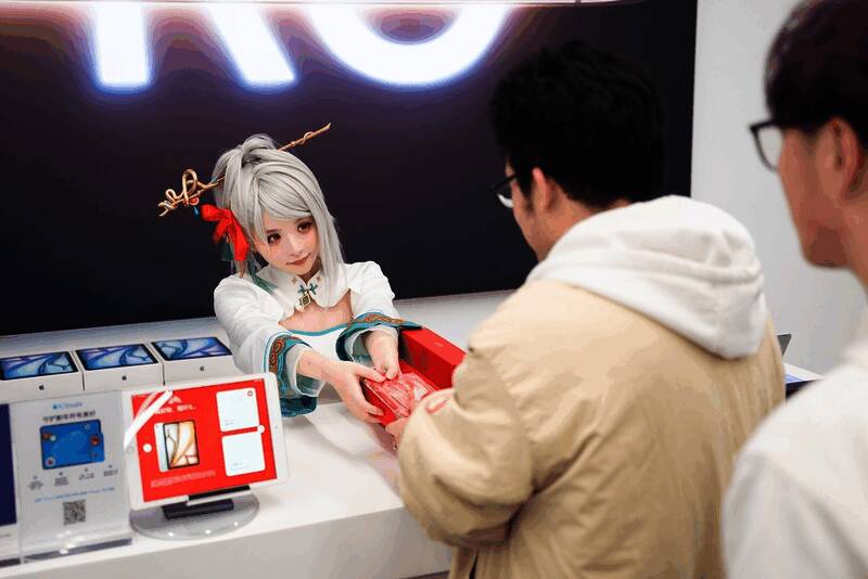 野生赛丽亚与玩家互动，现场对唱《千年等一回》