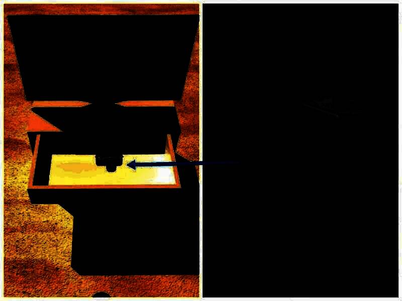 抽屉内放置着一台复古风格的胶片相机