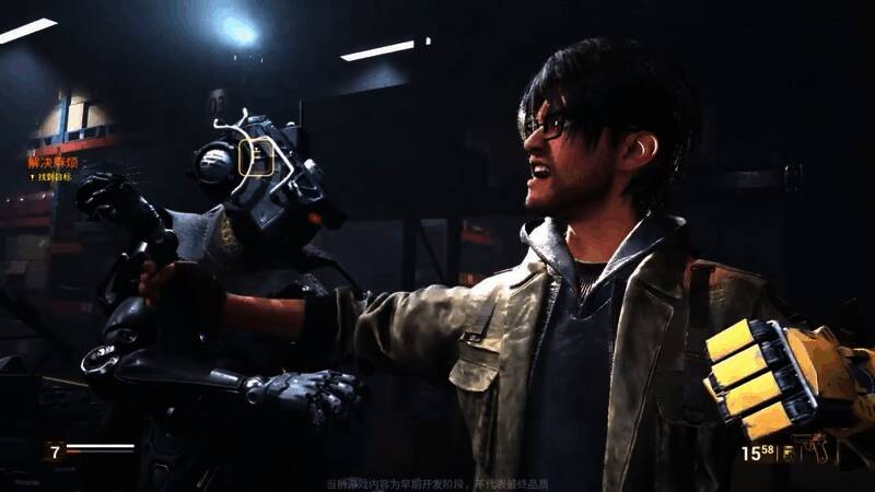 星际飞船悬浮于空中，人群聚集在发射场外围观注视