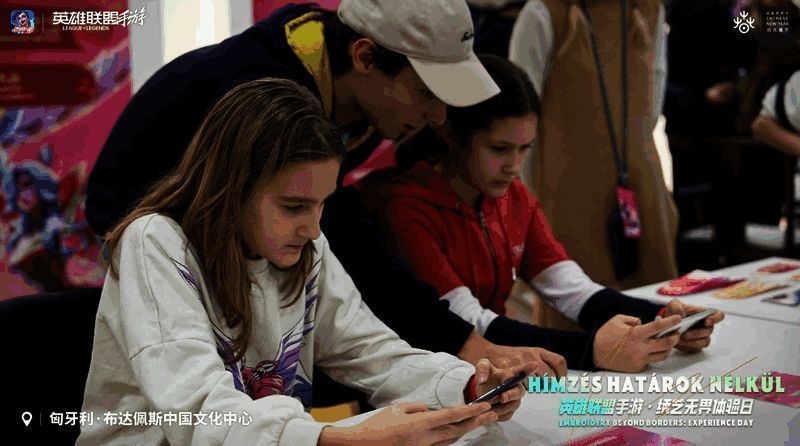 玩家与嘉宾们在英雄联盟手游峡谷中的激烈对抗场面