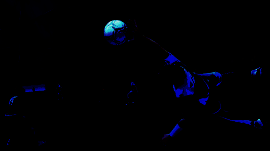 《开球!REMATCH》游戏内实机画面，展示激烈对抗场面