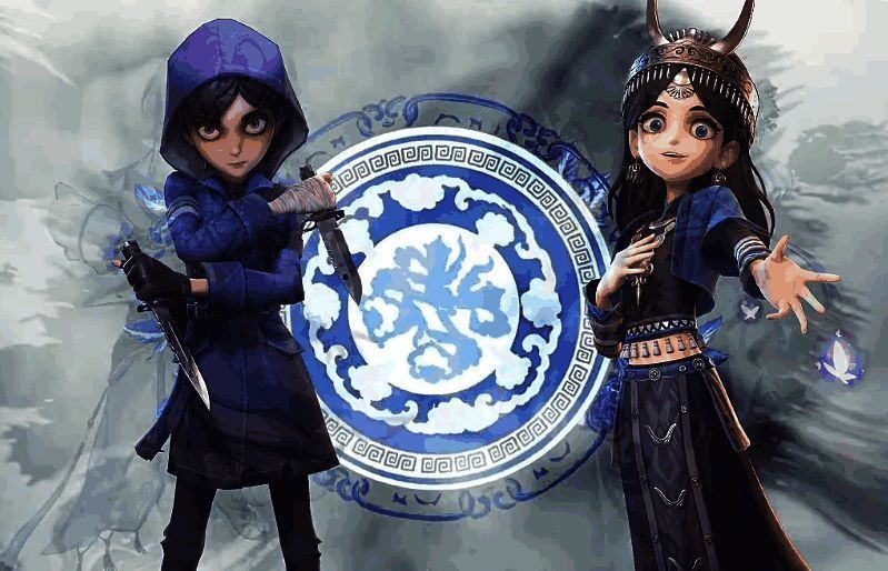 莉莉角色设定图，手持布布附身道具，背景为瓷厂风格场景