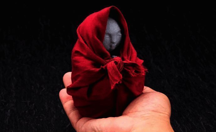 整体构图俯视图展示，场景布置层次分明，战斗气氛呼之欲出