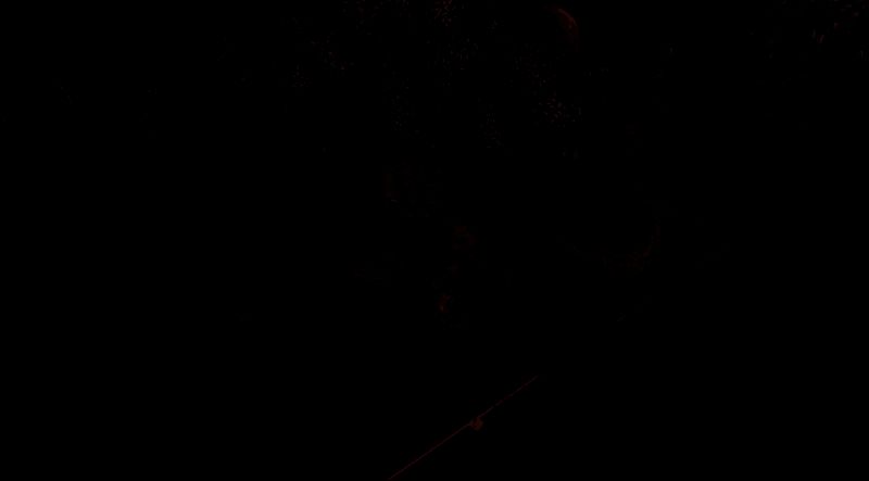 一夜鱼龙舞活动界面截图，背景为烟花与灯笼，奖品丰富