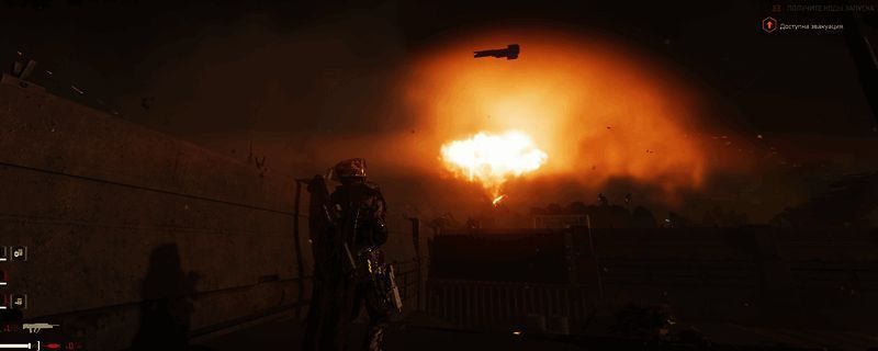 玩家使用火喷与榴弹发射器进行激烈巷战，火焰与爆炸特效震撼