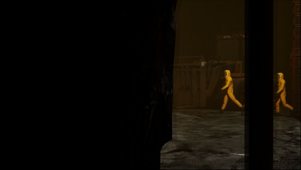 玩家角色在昏暗房间中围成一圈，警惕地观察四周，气氛极度紧张