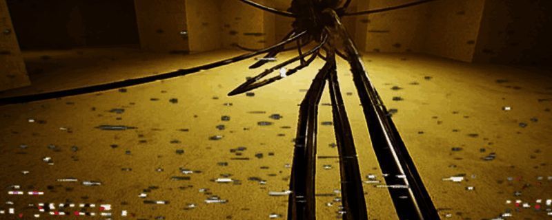 《禁锢密室》游戏封面图，画面呈现昏暗神秘的密室环境，充满恐怖氛围