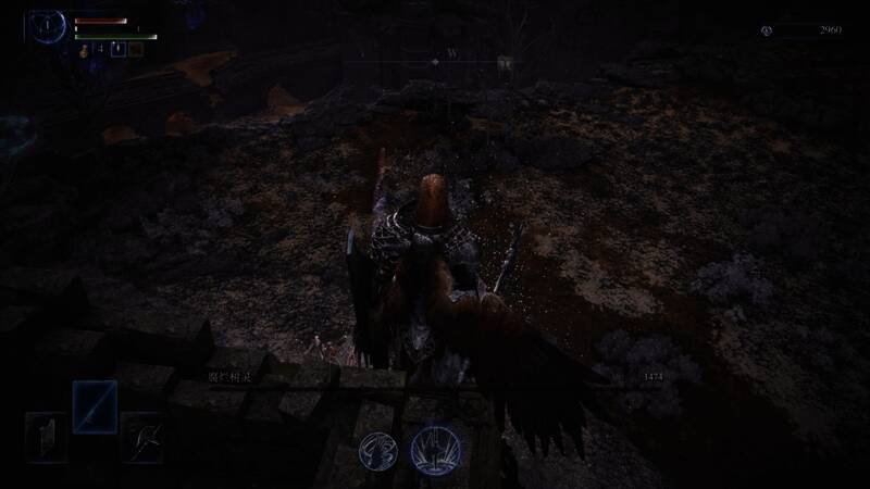 玩家站在高墙上使用召咒魂铃远程攻击腐烂树灵，远处BOSS被持续消耗