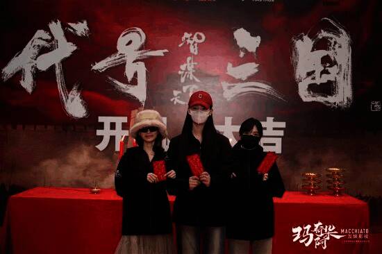 王星辰饰演角色造型曝光，身着华丽汉服，神情坚毅地凝视远方