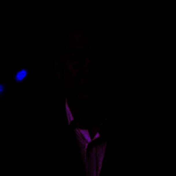 索尼SIE总裁西野秀明在会议上发言，背景为PlayStation标志