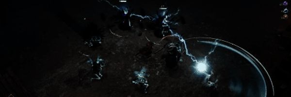 角色灵活躲避敌人攻击，准备反击