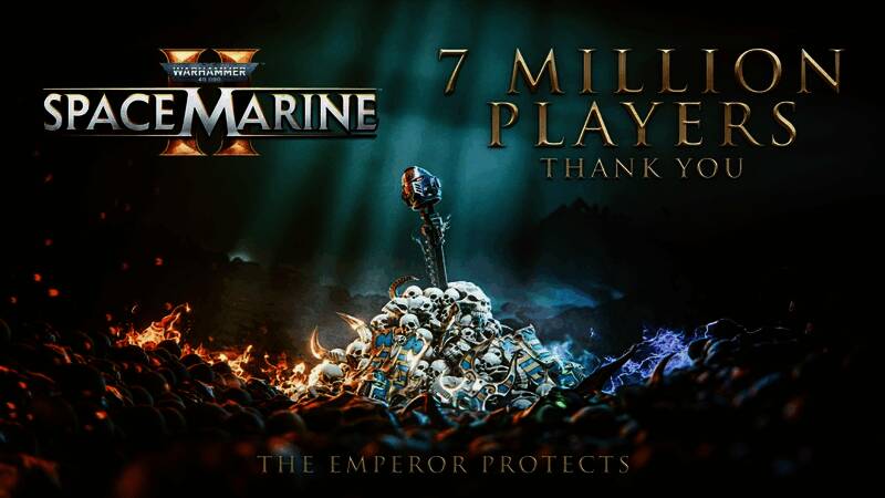 《战锤40K：星际战士2》游戏封面风格画面，战士身穿动力装甲，手持链锯剑，背景为战火纷飞的星际战场