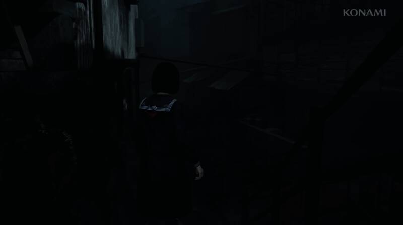 破碎镜子前的角色倒影，暗示精神世界的扭曲