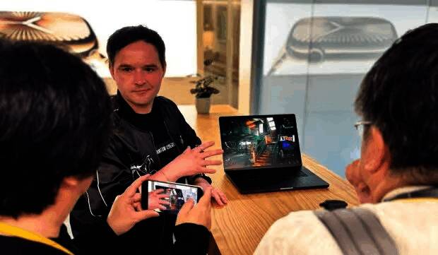 CDPR团队在苹果总部展示MacBook Pro运行《赛博朋克2077：终极版》的实机演示画面