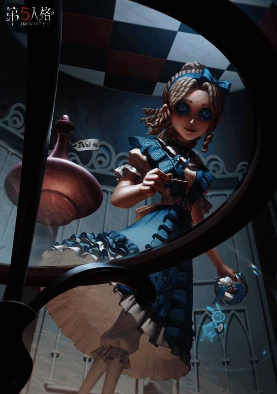 记者-梦境中的爱丽丝身穿蓝色维多利亚风格连衣裙，甜美可爱