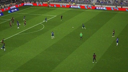 托雷斯禁区外怒射瞬间，皮球划出弧线直挂死角