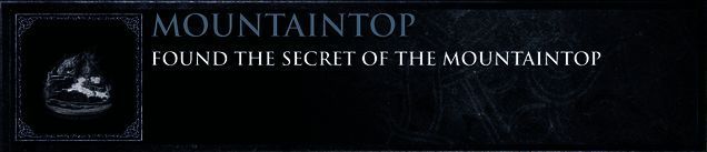 艾尔登法环黑夜君临山顶场景截图，远处是壮丽山景，近处是一个闪亮的宝箱