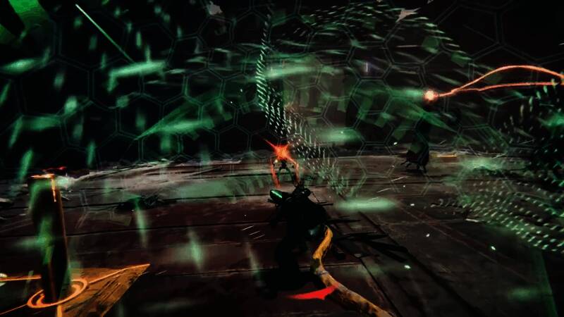 Boss战画面，巨型机械变异体向主角发起猛烈攻击，场面震撼