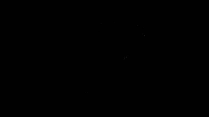 中尾裕治站在屏幕前讲解游戏设计理念，神情专注