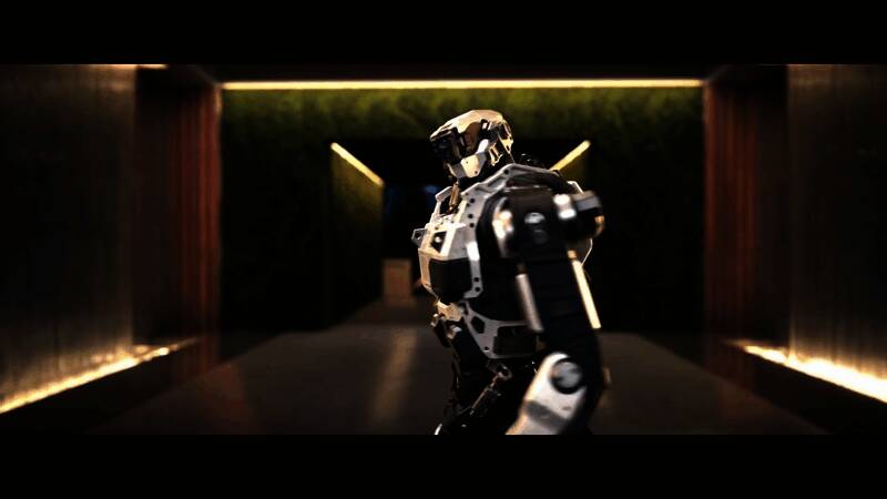 角色手持先进武器穿越废墟环境