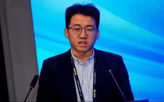 王旭展示PPT图表，讲解游戏产业六大趋势