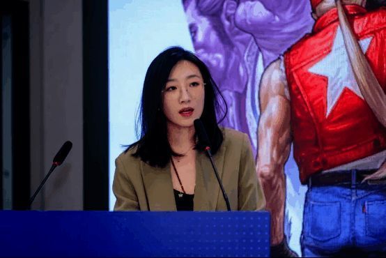 张旭介绍石景山区发展规划，背景为城市规划图