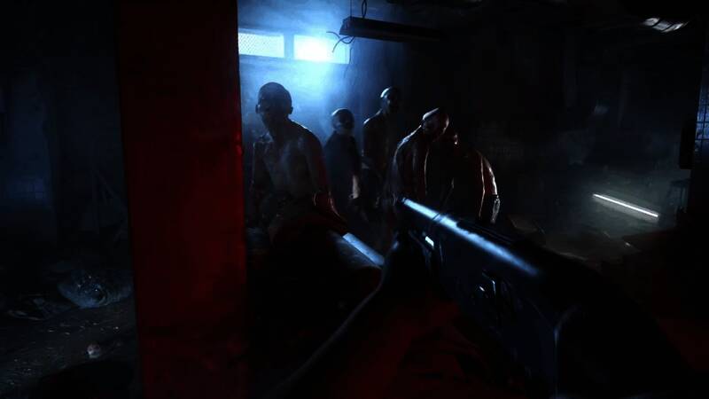 昏暗街道中弥漫着诡异气氛，远处隐约可见模糊身影