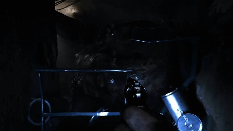 夜晚环境下怪物在窗外窥视，主角躲在门后屏息聆听动静