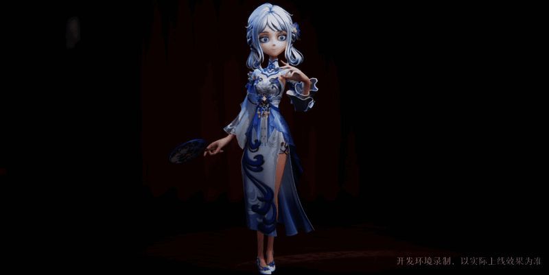 巫铃儿发髻上的青花瓷片在阳光下闪耀，宛如星辰洒落