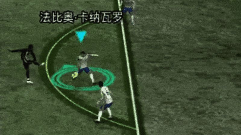 卡纳瓦罗完成一次精彩飞身铲断的动态画面