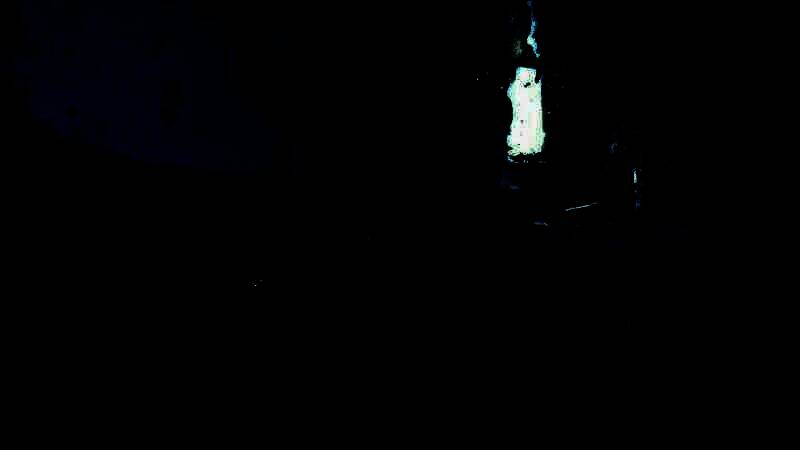 主角挥舞武器迎战幻魔，动作流畅且特效华丽