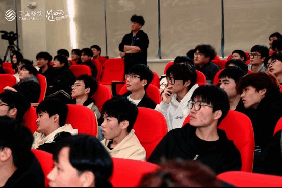 校园内布置充满电竞元素，背景板上印有赛事LOGO和赞助商信息