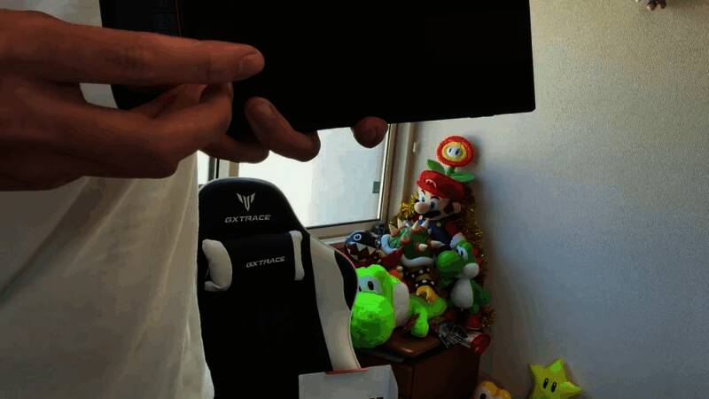 Switch 2主机与Joy-Con连接状态下的特写镜头